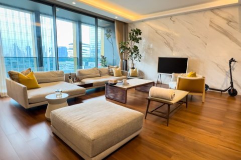 Condo in Bangkok, Thailand, 4 bedrooms  № 181186 - photo 1