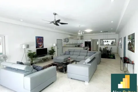 Casa de 7 dormitorios en Pattaya, Tailandia № 211081 - foto 16