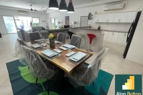 Casa de 7 dormitorios en Pattaya, Tailandia № 211081 - foto 7