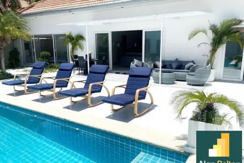 Casa de 7 dormitorios en Pattaya, Tailandia № 211081 - foto 14