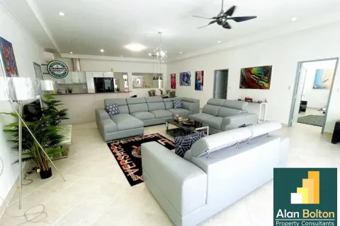 Casa de 7 dormitorios en Pattaya, Tailandia № 211081 - foto 17