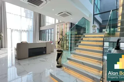 Casa de 5 dormitorios en Pattaya, Tailandia № 211080 - foto 8