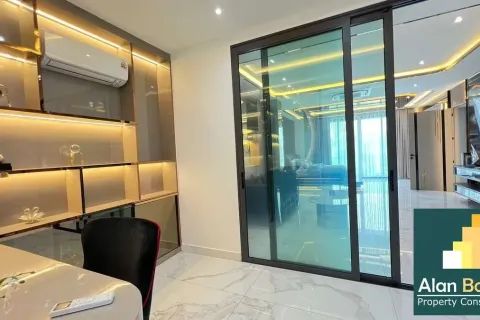 Casa de 5 dormitorios en Pattaya, Tailandia № 211080 - foto 16