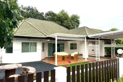 Casa de 5 dormitorios en Pattaya, Tailandia № 211080 - foto 30