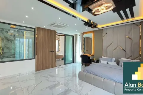 Casa de 5 dormitorios en Pattaya, Tailandia № 211080 - foto 17