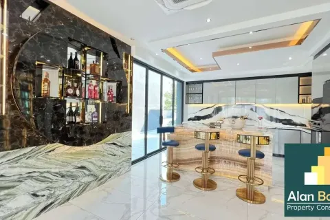 Casa de 5 dormitorios en Pattaya, Tailandia № 211080 - foto 10