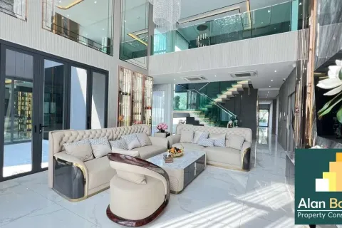 Casa de 5 dormitorios en Pattaya, Tailandia № 211080 - foto 6