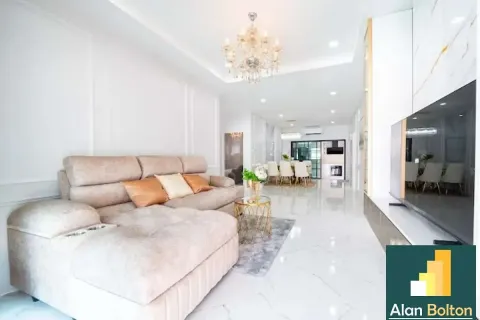 Casa de 4 dormitorios en Pattaya, Tailandia № 211083 - foto 12