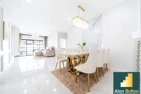 Casa de 4 dormitorios en Pattaya, Tailandia № 211083 - foto 4