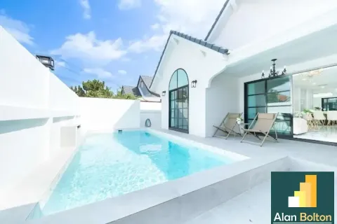 Casa de 4 dormitorios en Pattaya, Tailandia № 211083 - foto 7