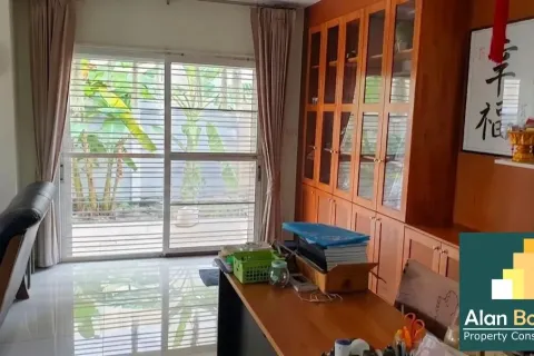 Casa de 4 dormitorios en Pattaya, Tailandia № 211078 - foto 4