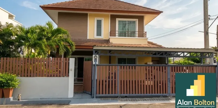 Casa de 4 dormitorios en Pattaya, Tailandia № 211078