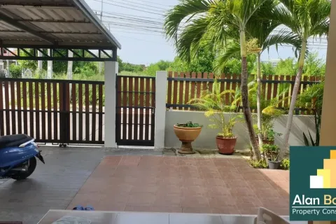 Casa de 4 dormitorios en Pattaya, Tailandia № 211078 - foto 8