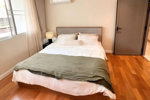Condo in Bangkok, Thailand, 4 bedrooms № 233608 - photo 11