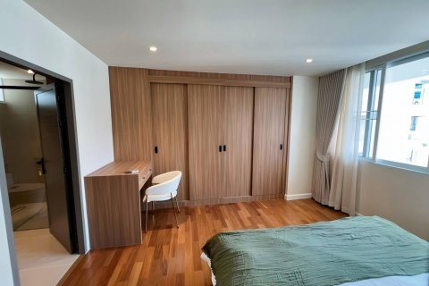 Condo in Bangkok, Thailand, 4 bedrooms № 233608 - photo 13