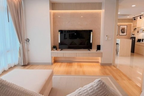 Condo in Bangkok, Thailand, 3 bedrooms № 233610 - photo 2