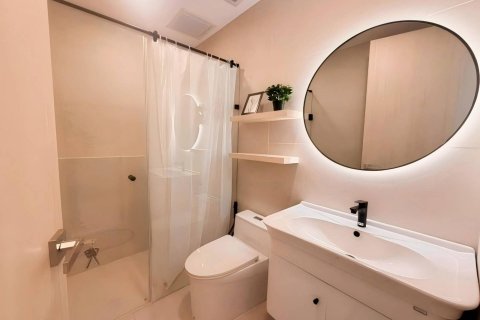 Condo in Bangkok, Thailand, 3 bedrooms № 233610 - photo 17