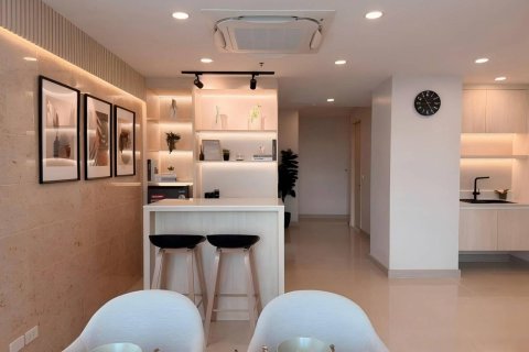 Condo in Bangkok, Thailand, 3 bedrooms № 233610 - photo 7