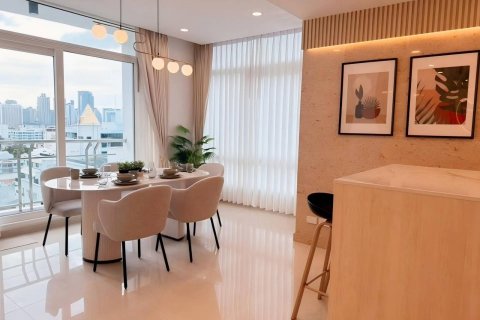 Condo in Bangkok, Thailand, 3 bedrooms № 233610 - photo 4