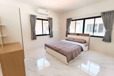 House in Phuket, Thailand 3 bedrooms № 157007 - photo 12