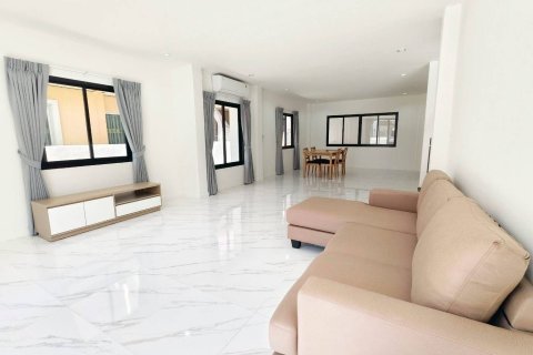 House in Phuket, Thailand 3 bedrooms № 157007 - photo 9