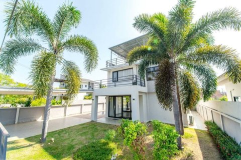 Villa à Chiang Mai, Thaïlande 5 chambres № 160012