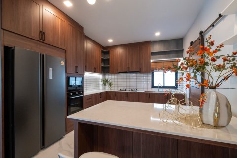 Villa in Chiang Mai, Thailand 4 bedrooms № 160009 - photo 11