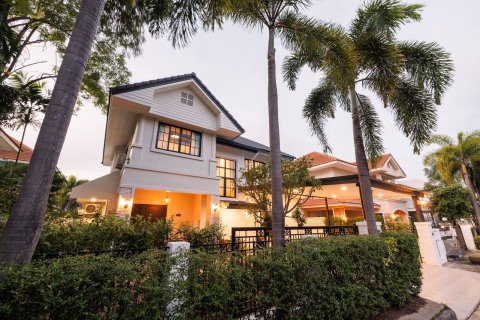 House in Chiang Mai, Thailand 5 bedrooms № 160013 - photo 2