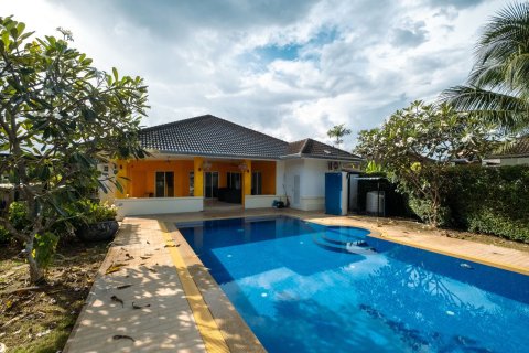 Villa in Chiang Mai, Thailand 4 bedrooms № 160015