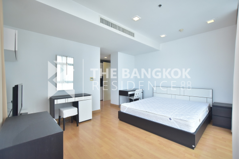 Condo in Bangkok, Thailand, 3 bedrooms № 184237 - photo 1