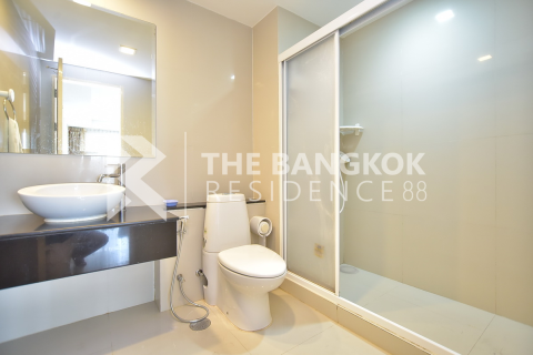 Condo in Bangkok, Thailand, 3 bedrooms № 184237 - photo 7
