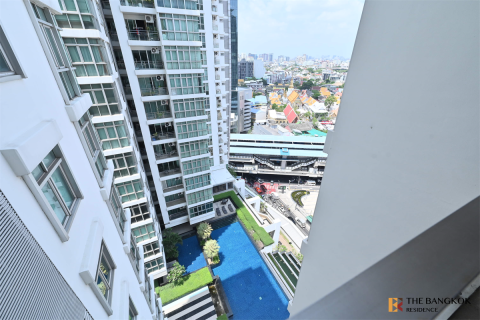 Condo in Bangkok, Thailand, 3 bedrooms № 184237 - photo 9