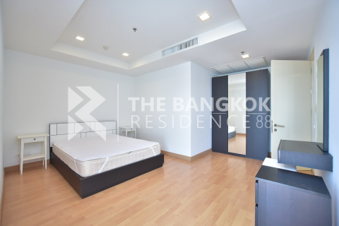 Condo in Bangkok, Thailand, 3 bedrooms № 184237 - photo 2
