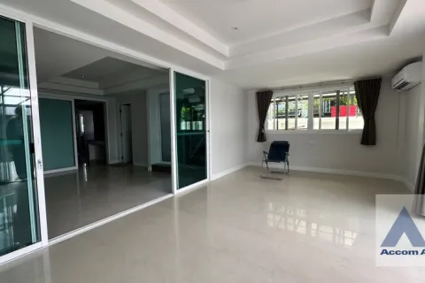 Maison à Watthana, Bangkok, Thaïlande 5 chambres № 214593
