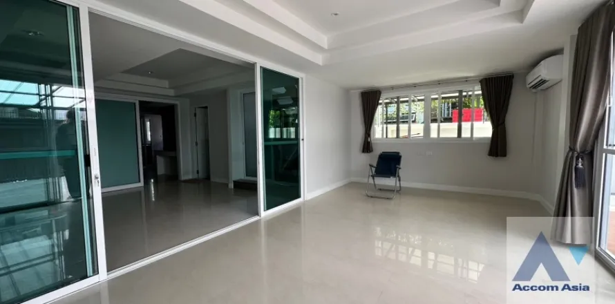 Haus in Watthana, Bangkok, Thailand 5 Schlafzimmer № 214593