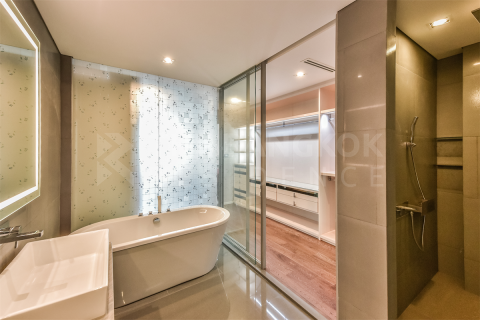 Condo in Bangkok, Thailand, 2 bedrooms № 184565 - photo 6