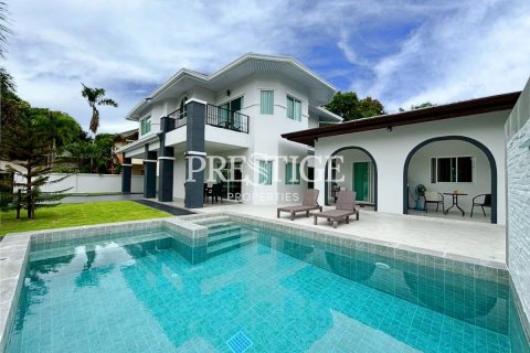 House in Pattaya, Thailand 4 bedrooms № 197962