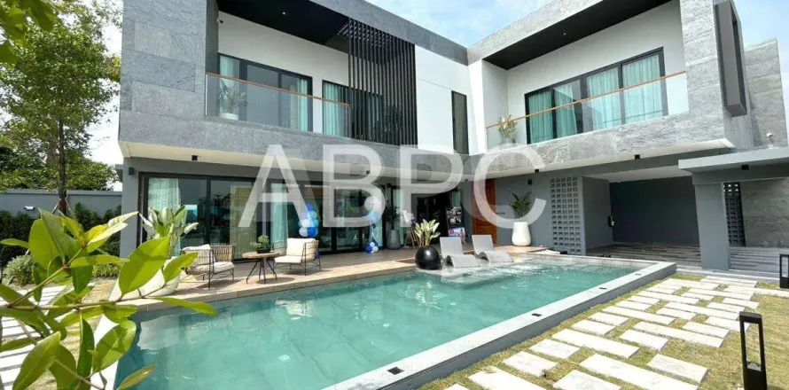 Casa de 4 dormitorios en Pattaya, Tailandia № 211959