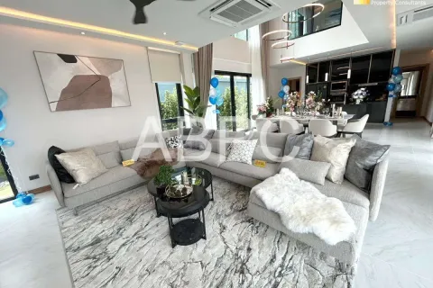 Casa de 4 dormitorios en Pattaya, Tailandia № 211959 - foto 11