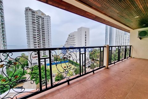 Condo in Pattaya, Thailand, 3 bedrooms № 199605 - photo 3