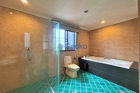 Condo in Pattaya, Thailand, 3 bedrooms № 199605 - photo 23