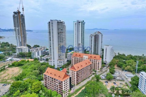 Condo in Pattaya, Thailand, 3 bedrooms № 199605 - photo 2
