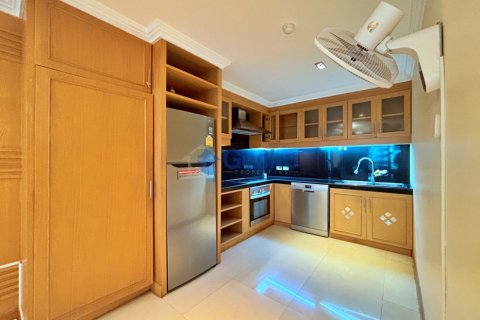 Condo in Pattaya, Thailand, 3 bedrooms № 199605 - photo 11