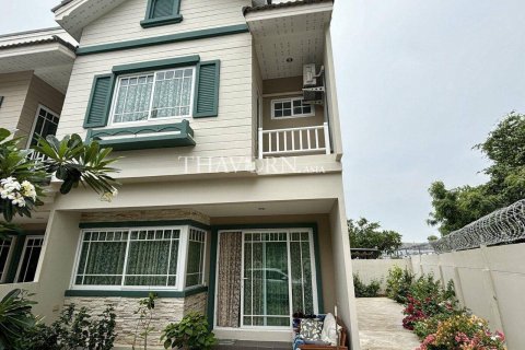 Villa in Pattaya, Thailand 3 bedrooms № 199609