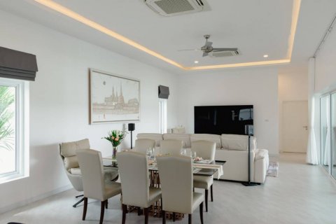 Villa in Hua Hin, Thailand 4 bedrooms № 134459 - photo 7
