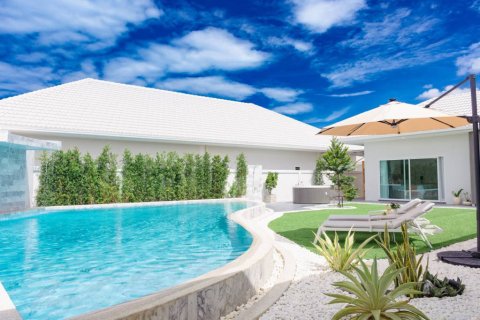 Villa in Hua Hin, Thailand 4 bedrooms № 134459 - photo 2