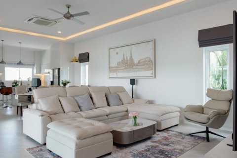 Villa in Hua Hin, Thailand 4 bedrooms № 134459 - photo 5