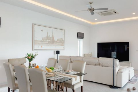 Villa in Hua Hin, Thailand 4 bedrooms № 134459 - photo 9