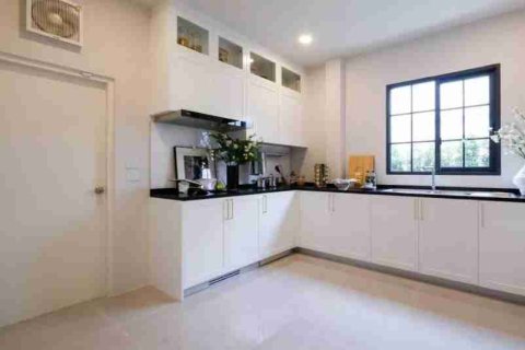 Maison à Thonburi, Bangkok, Thaïlande 4 chambres № 184041 - photo 13