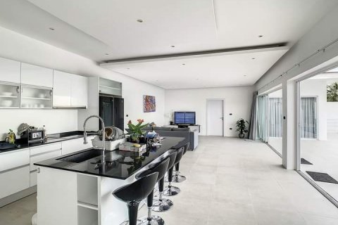 Villa on Chaweng Beach, Ko Samui, Thailand 4 bedrooms № 180129 - photo 2